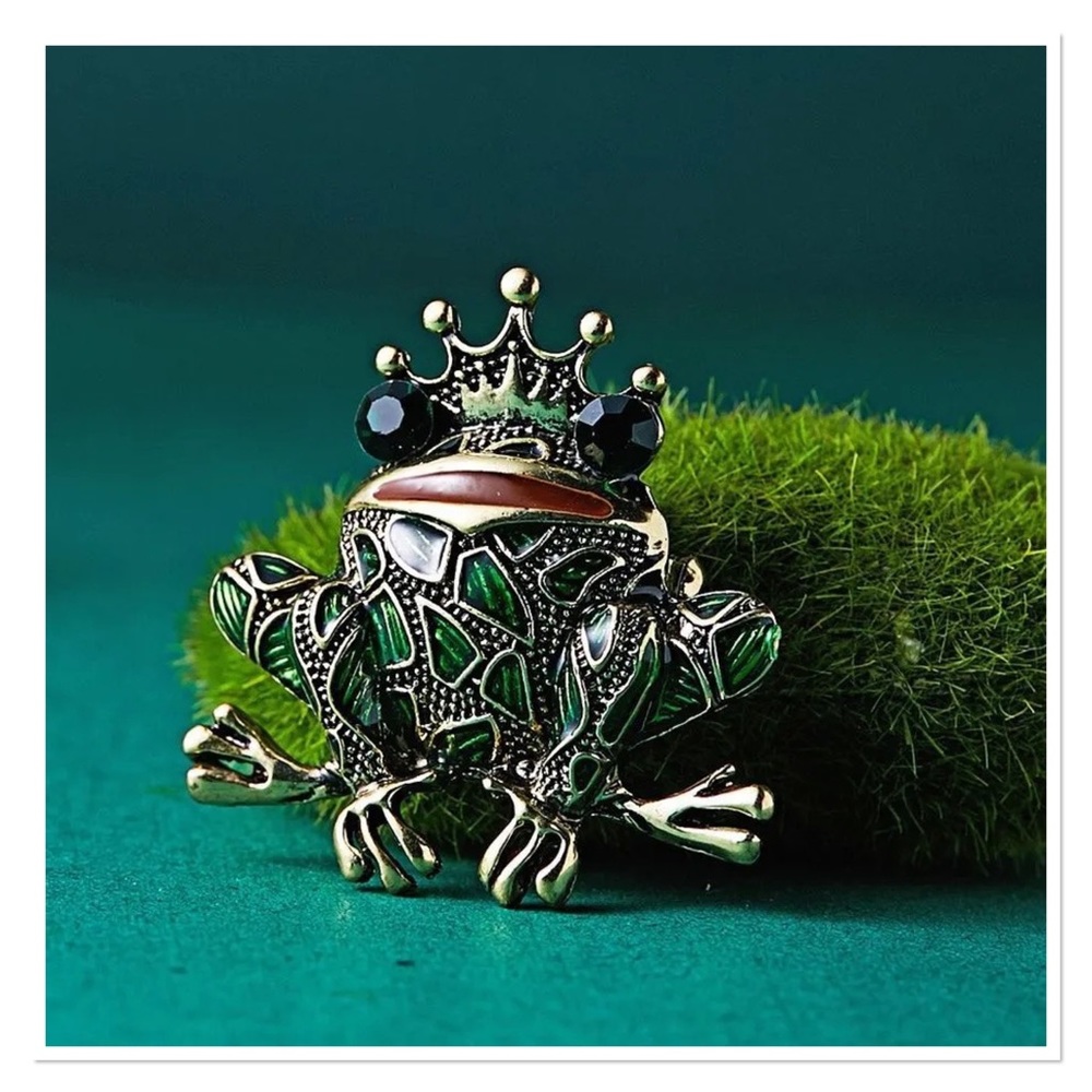 Frog King Brooch